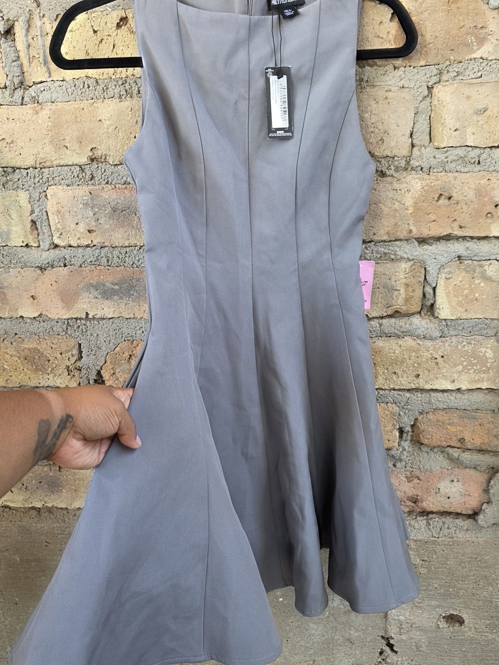 PrettyLittleThing NWT Charcoal Gray Pleated Shift Dress Skater Mini US 2 - Picture 2 of 10